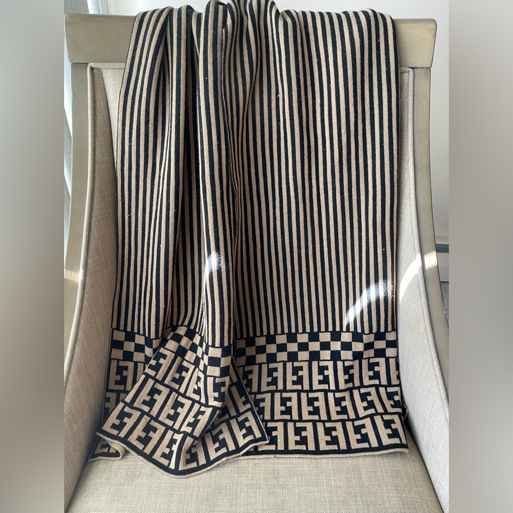 Authentic Fendi vintage wool scarf (KLV18) - Picture 2 of 8